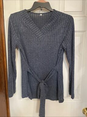 Source Unknown Ribbed V-Neck Long Sleeve Top in Heather Navy